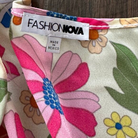 Fashion Nova wrap peplum style top - Picture 16 of 16